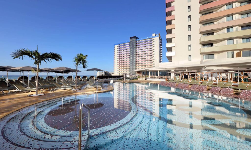 Hard-Rock-Hotel-Tenerife-Piscina-Splash-carousel-photos.jpg