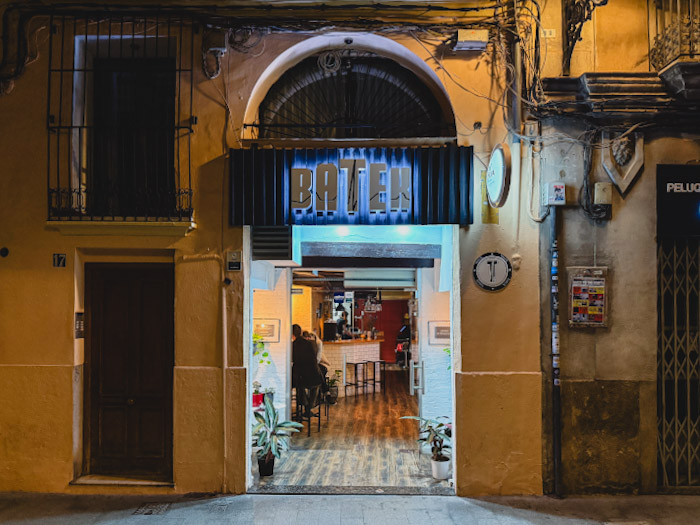 batek-el-tipo-que-nunca-cena-en-casa-10.jpg