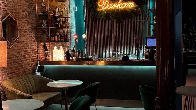 darkom-lounge.jpg