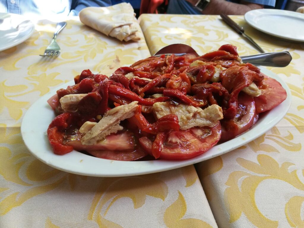ensalada-de-tomate-pimienots.jpg