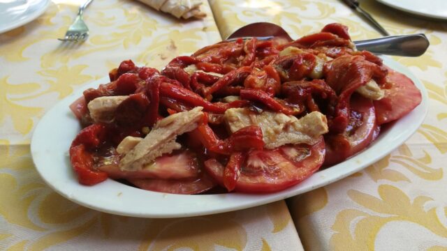 ensalada-de-tomate-pimienots.jpg