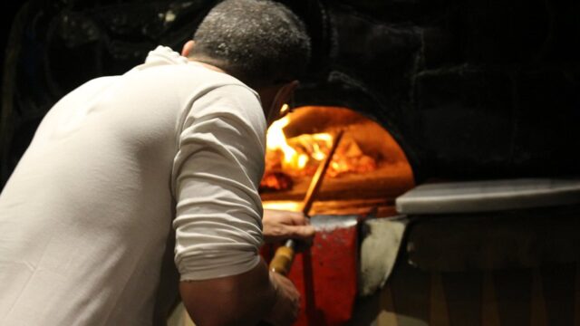 le-mani-esperte-del-pizzaiolo.jpg