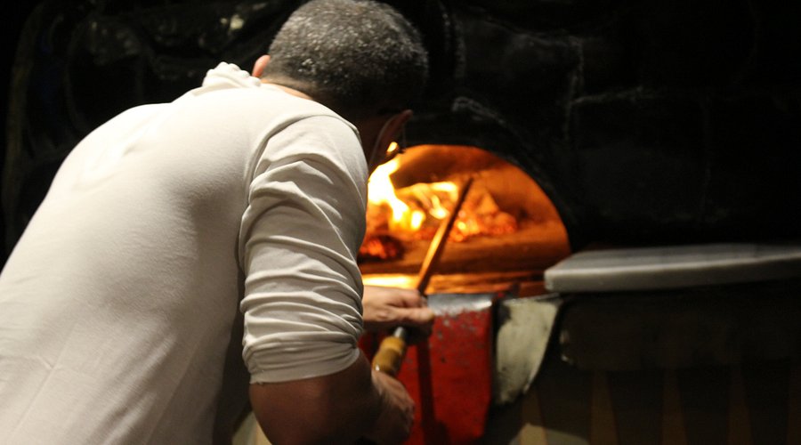 le-mani-esperte-del-pizzaiolo.jpg