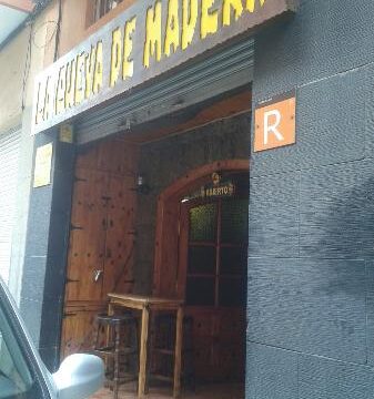 tasca-la-cueva-de-madera.jpg