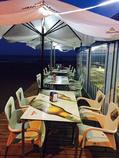 terraza-de-noche-a-pie.jpg