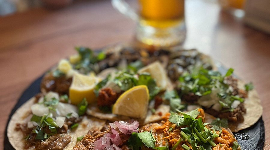 very-good-tacos-and-nachos.jpg
